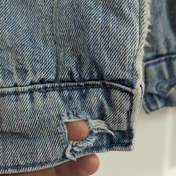 GUESS Light Blue Denim Jacket with White Sherpa Lining - Picture 3 of 7